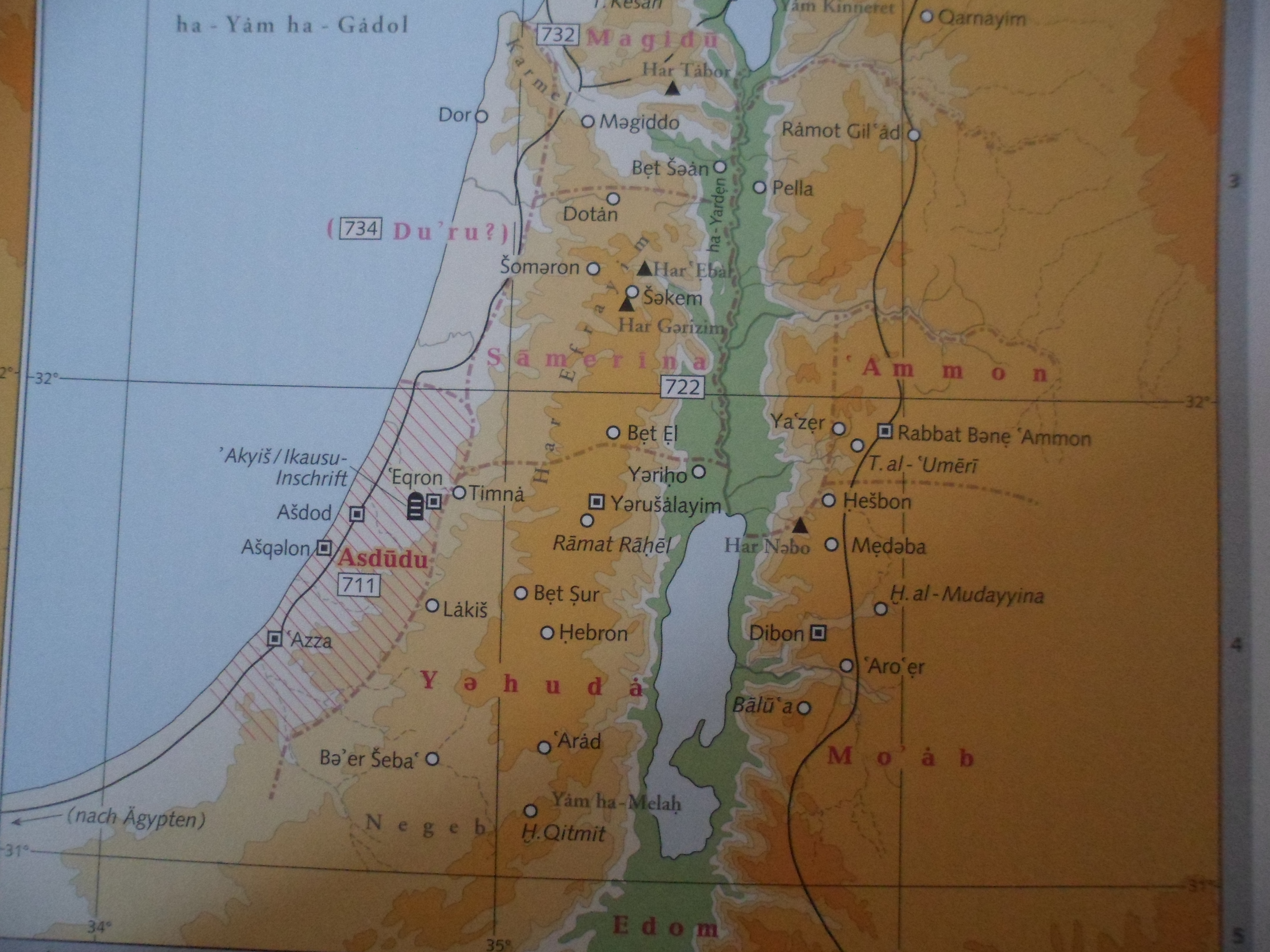 A map of the southern Levant in antiquity with Eqron about 20 km inland from and a bit north of Ashkelon and 30 km west of Jerusalem
